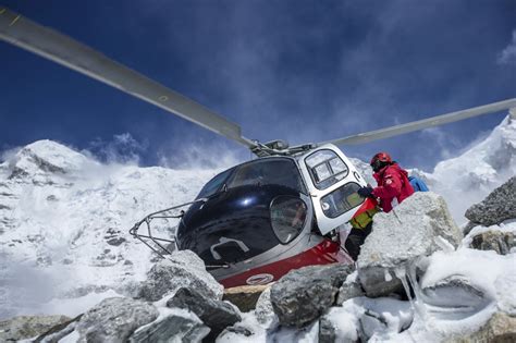 All six people on board a helicopter carrying Mexican tourists were killed when it crashed Tuesday near Mount Everest in Nepal, authorities said.Video above: 2023 has become the second deadliest year on Mount EverestThe helicopter crashed in the Lamajura area.